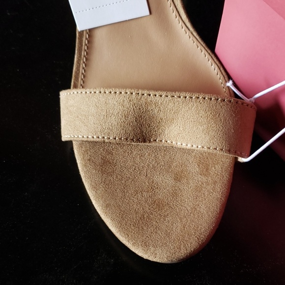 NEW! Merona Lulu Block Heel Pumps, Taupe/Tan - Picture 4 of 5